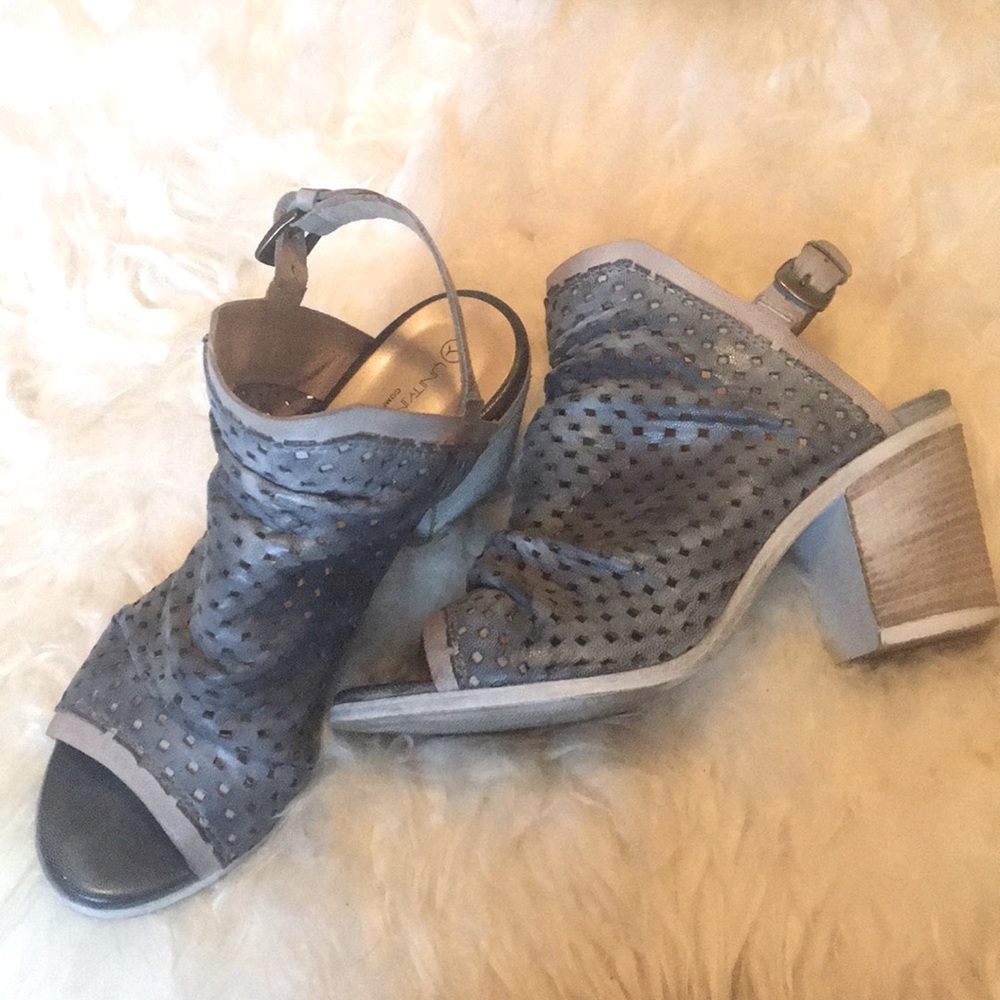 Leather sandals with a Sundance look - comfy & boho chic